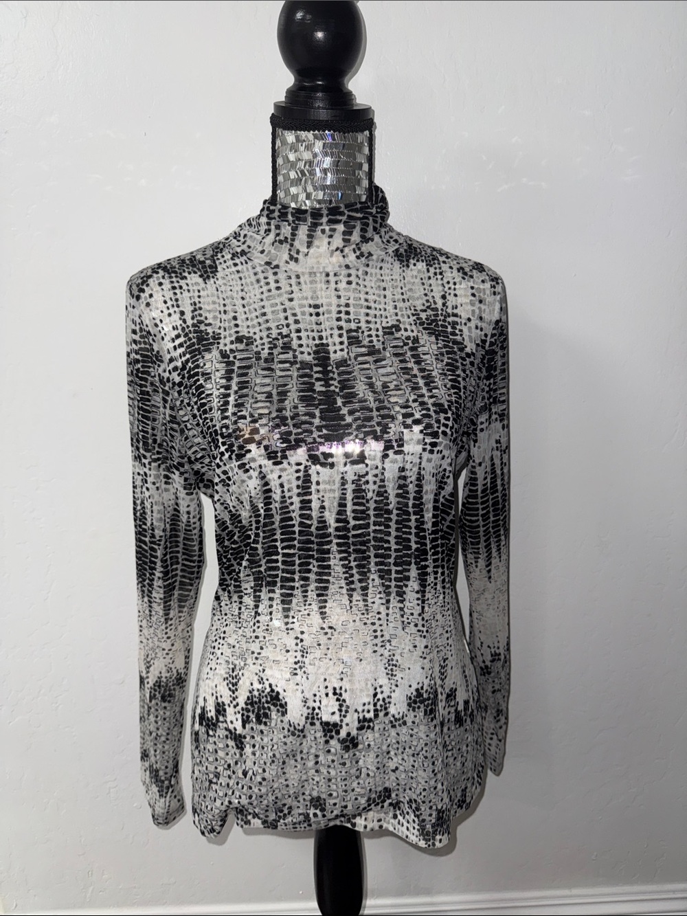 White House Black Market Black & White Snake-Print Mock Neck Long Sleeve Top
